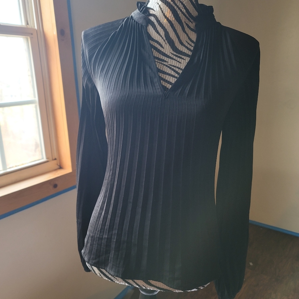 Brand New, Express XS, black crinkle design with beautiful belled sleeves